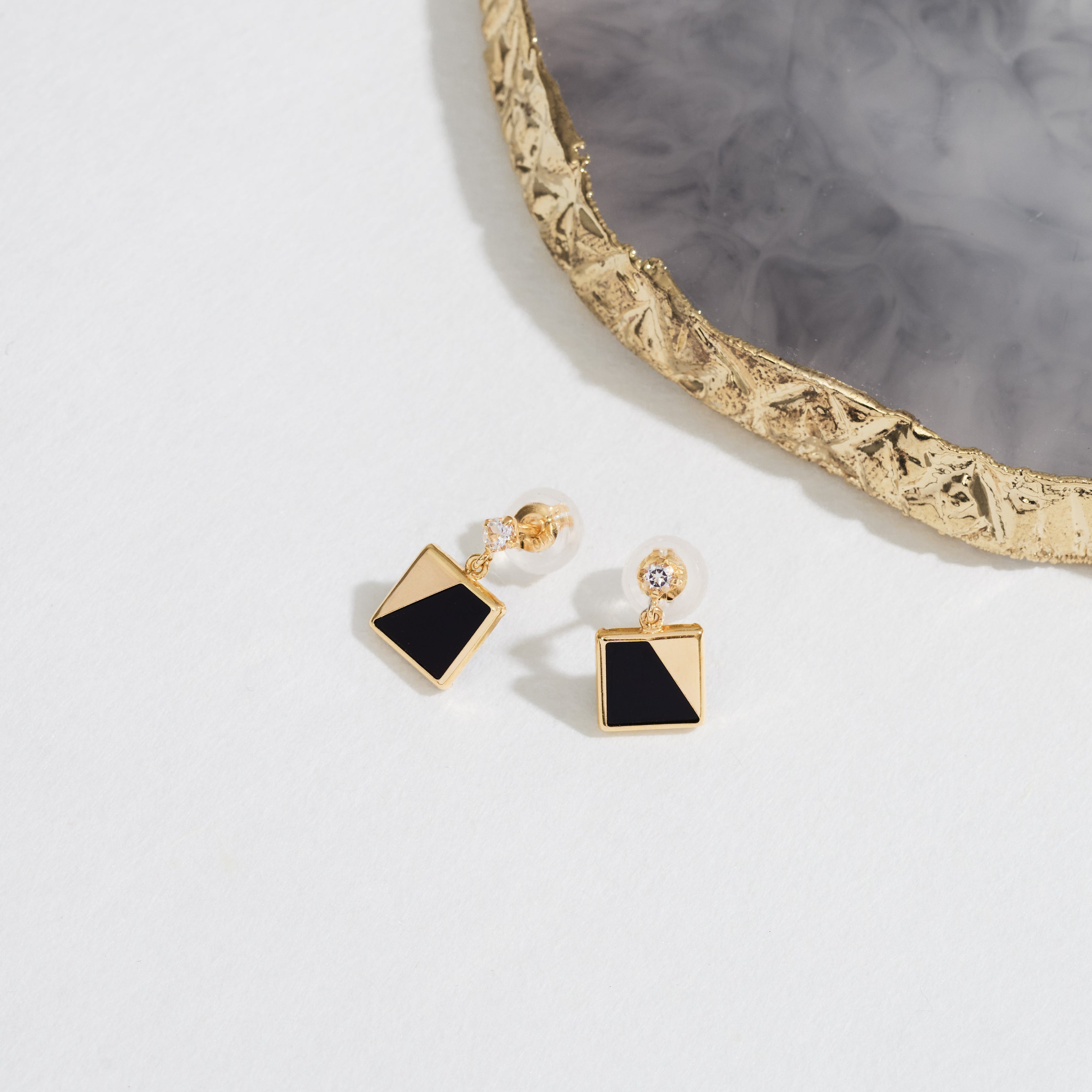 K10 オニキス × ホワイトトパーズ スタッドピアス- me.（エムイードット）