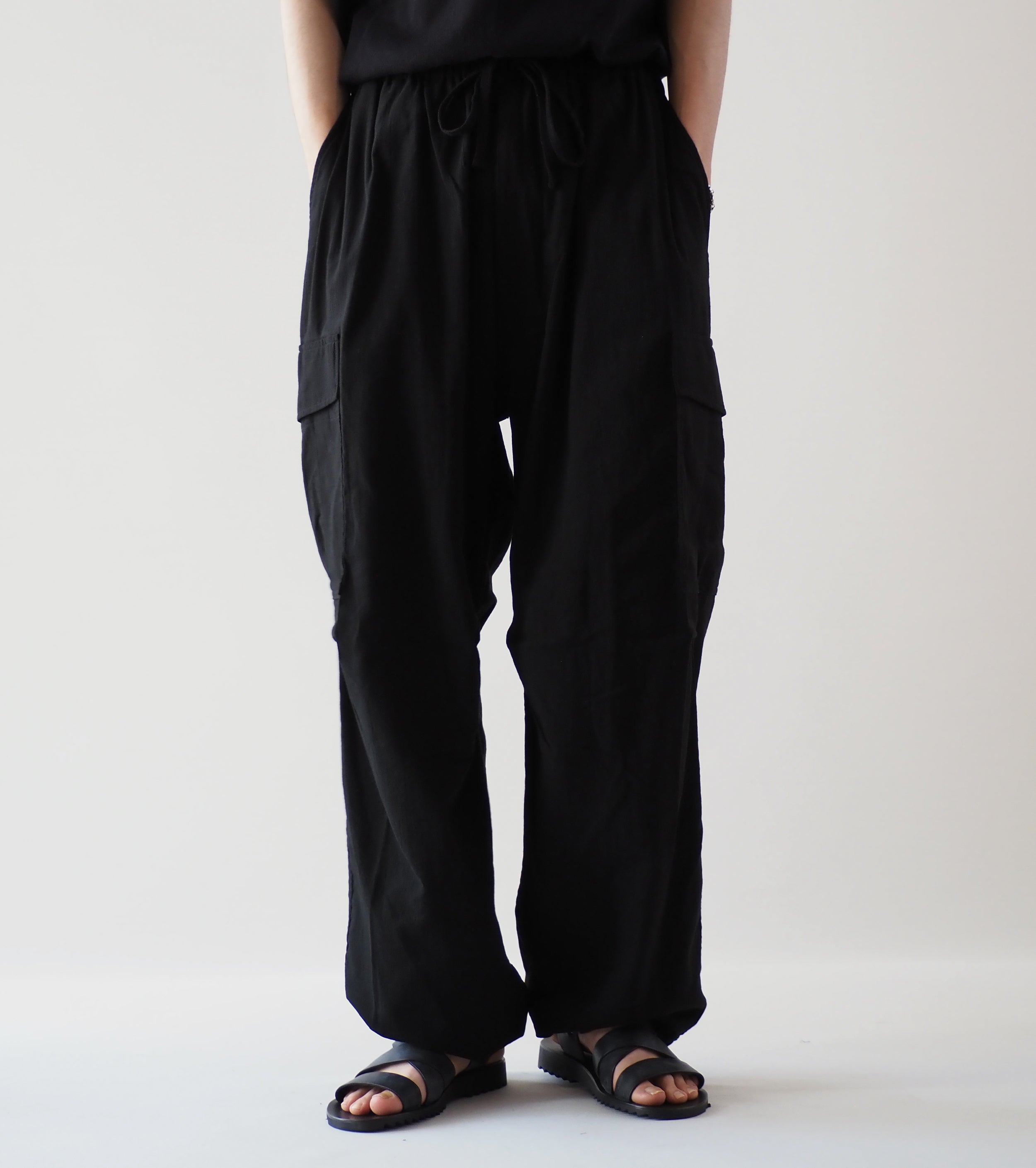 COMOLI オックス ニータック カーゴ パンツ , Black – Navyblue