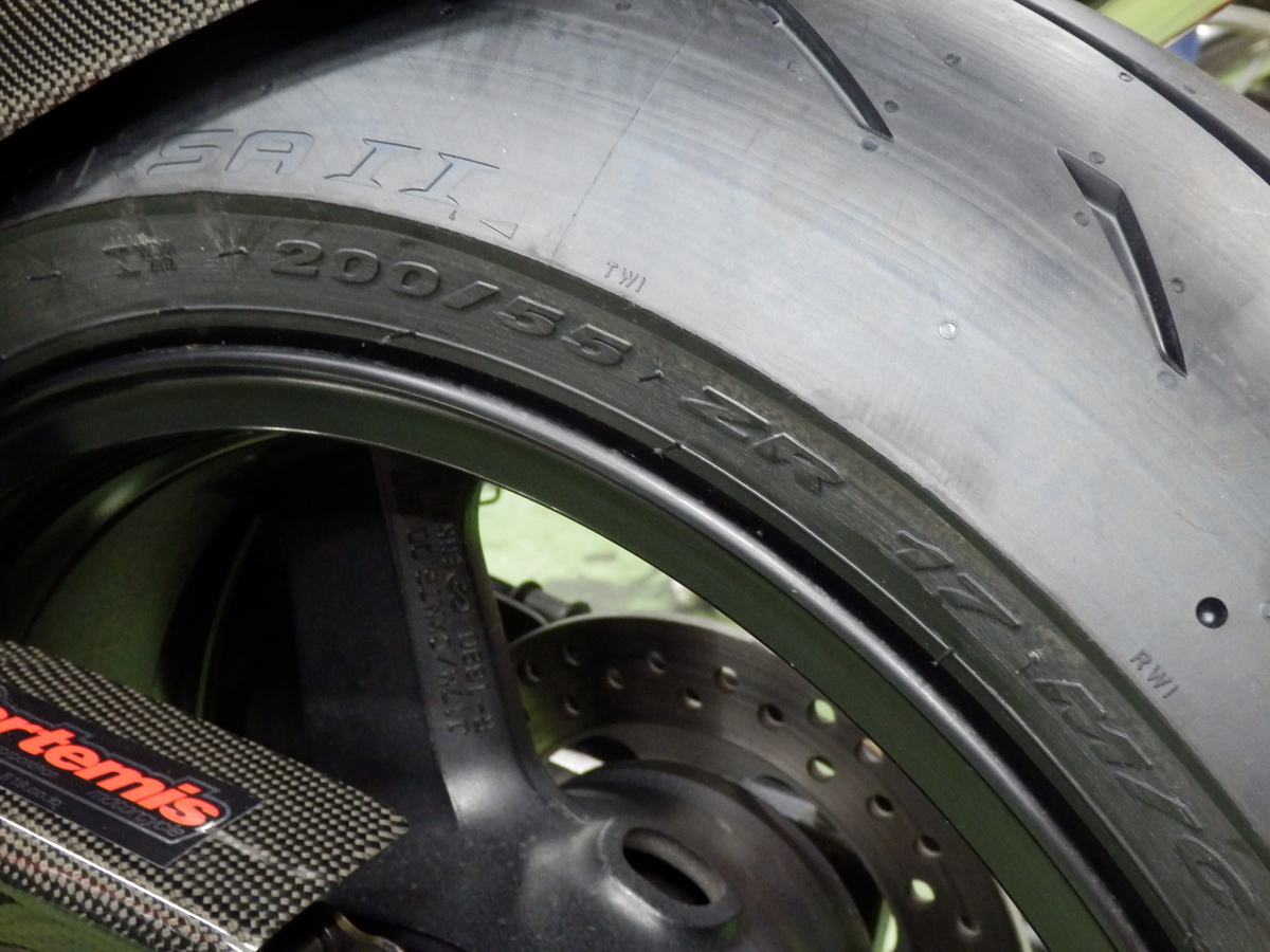 カワサキ ZX-12R『タイヤ交換』ピレリ ロッソコルサ2 - NAPS-ON マガジン