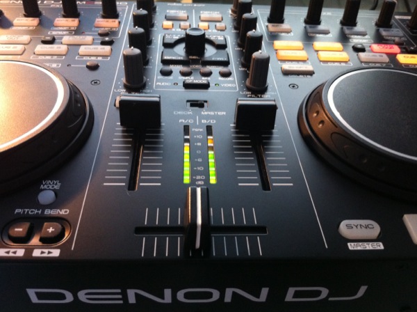 Review & Video: Denon DJ MC3000 Controller - Digital DJ Tips