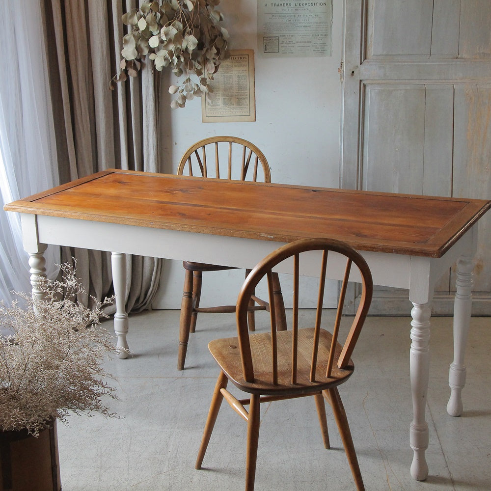 1900年代白ペイントダイニングテーブル（横幅151.5cm） フランス