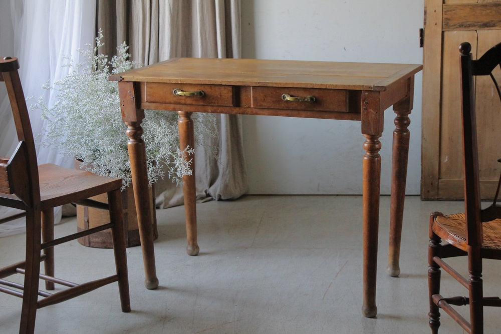 引き出し2個付きシンプルなデスク（横幅90.5cm) フランスアンティーク