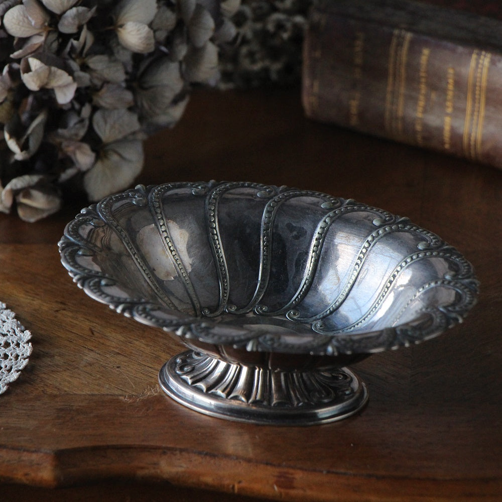 シルバープレートの足つきビスケットトレー（13x15.5cm） フランス