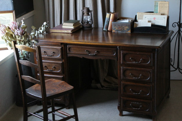 重厚感あるオーク材デスク（机） フランスアンティーク家具