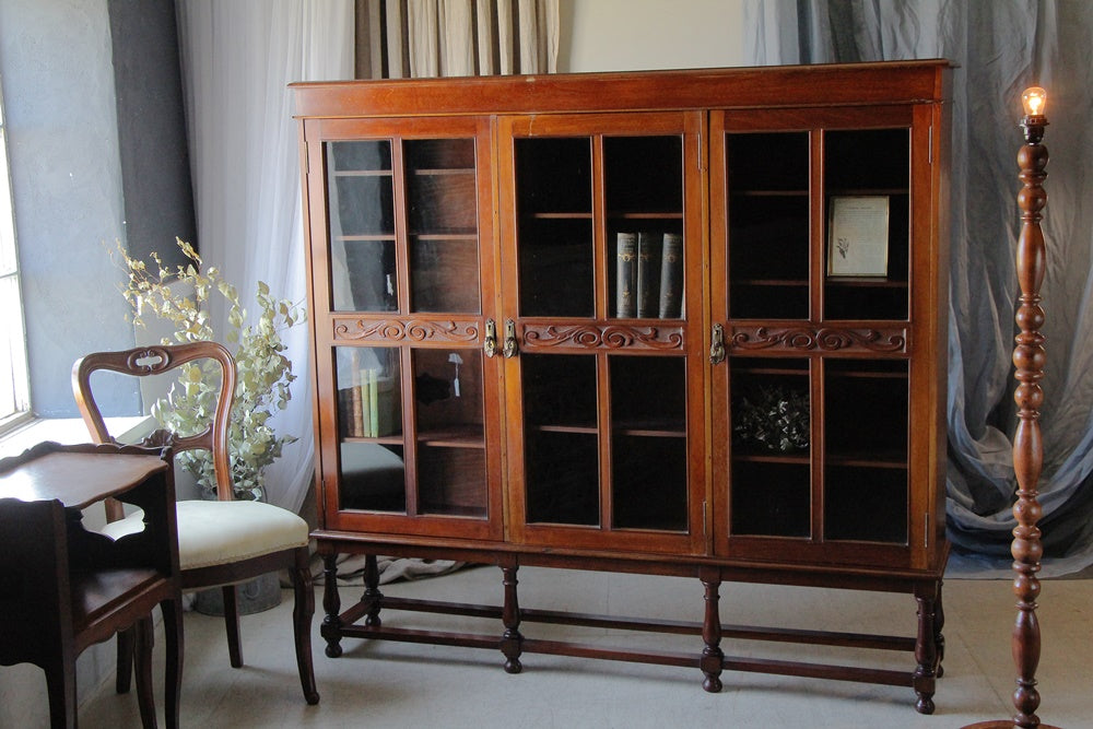 収納力たっぷりな1920年代マホガニー材ブックケース（奥行き30.5cm