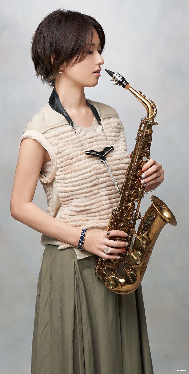 纐纈歩美、最新アルバム『バラーディスト』のアナログ盤がついに発売