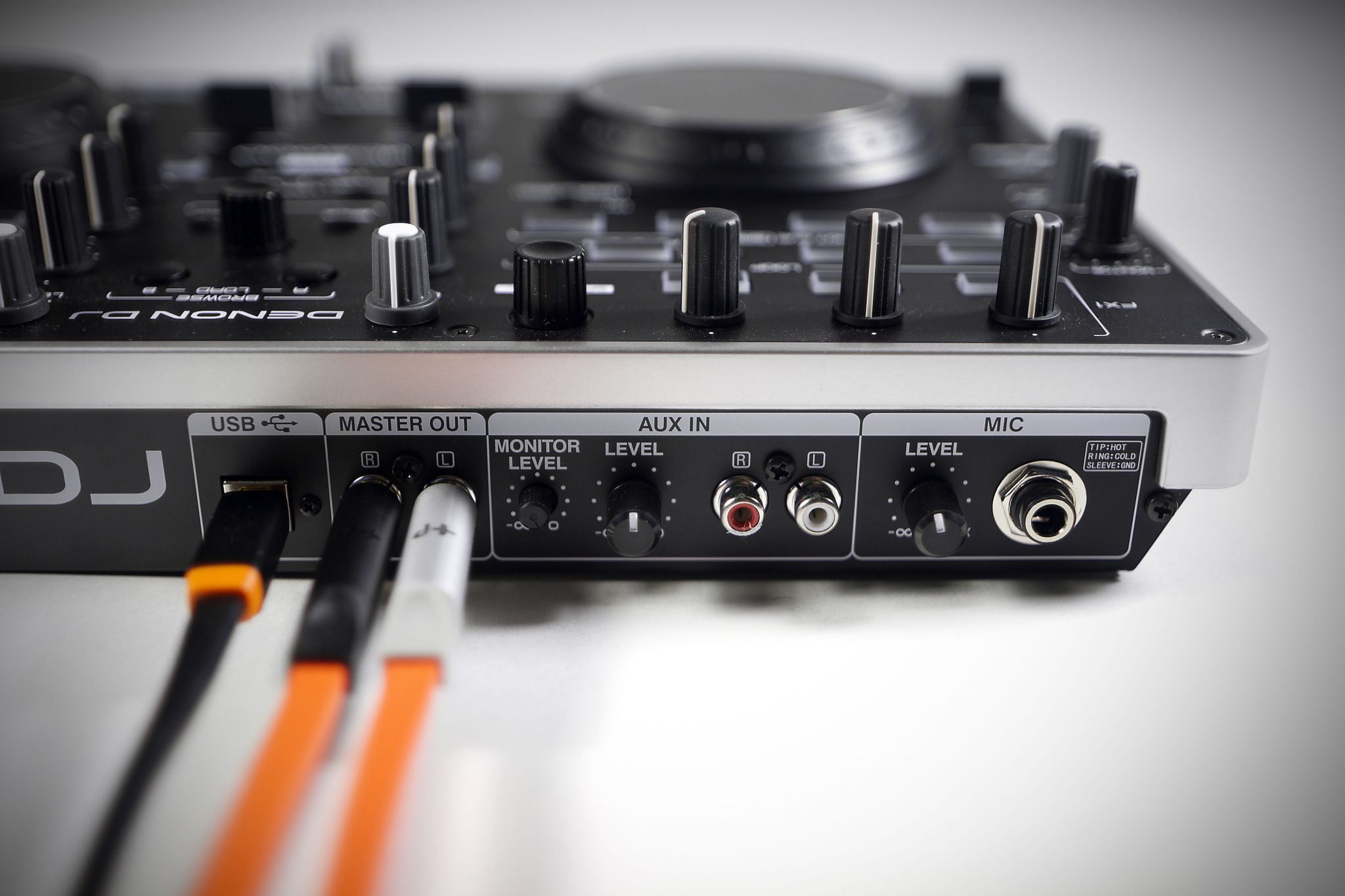 REVIEW: Denon DJ MC2000 DJ Controller