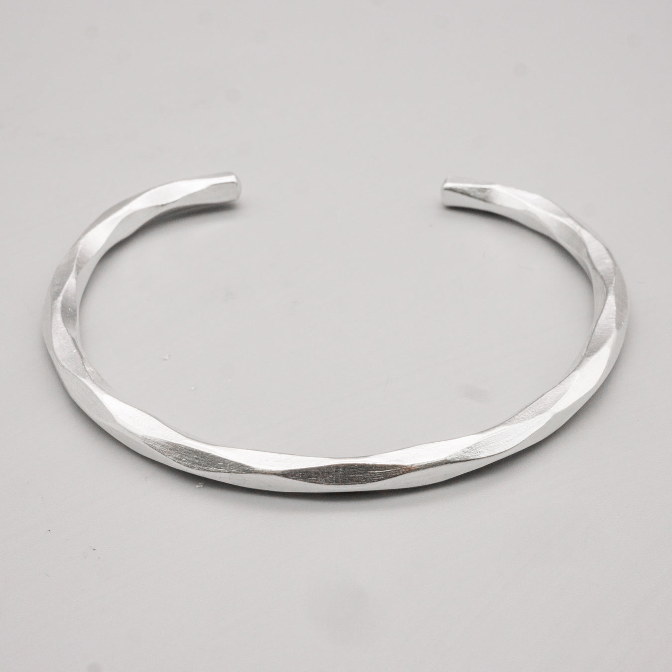 カレンシルバーバングル（KSB19シリーズ） – the ETHNORTH GALLERY