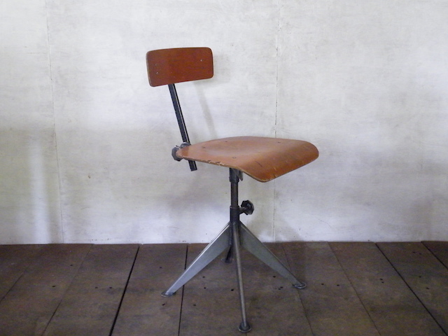 Jean Prouve（ジャン・プルーヴェ）のイス Office Swivelling Chair