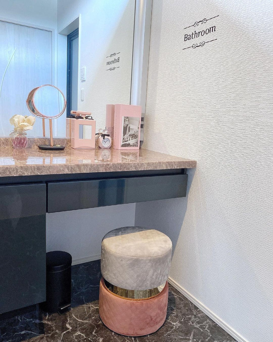 ドレッサーやバスルームに。宝石のようなデザインが人気のスツール