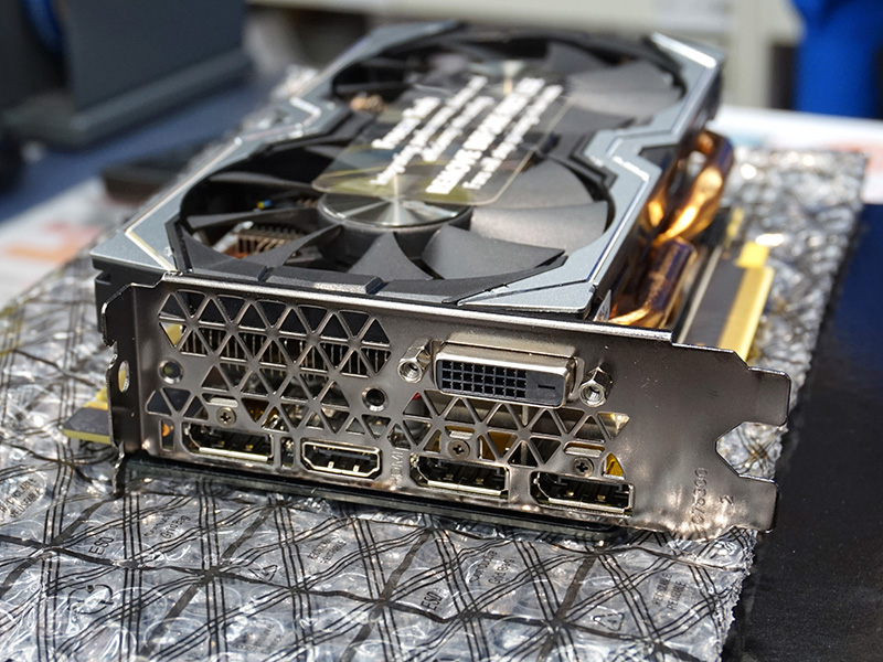 長さ210mmの「GeForce GTX 1070 Mini」がZOTACから登場、デュアル