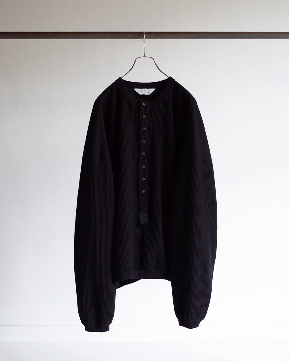 RAILKNIT HENLEY OVERSIZED LS(BLACK) – ANCELLM