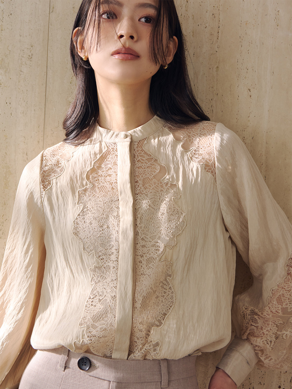 レースフレームボリュームブラウス