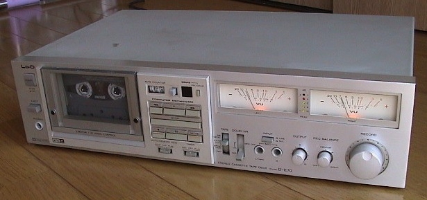 ローディのカセットデッキコレクション D-E70