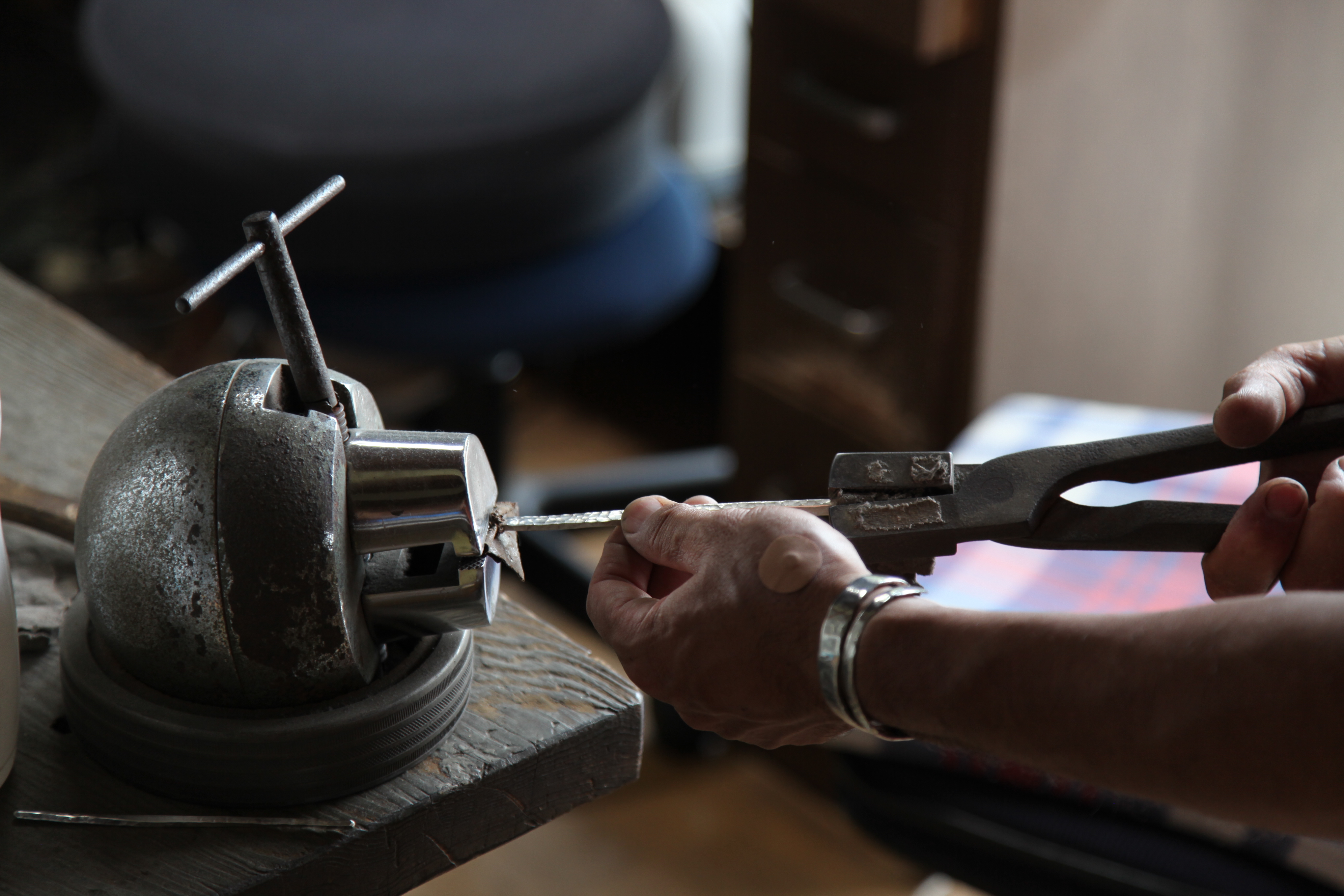 市松 silver spiral bangle | Belluria