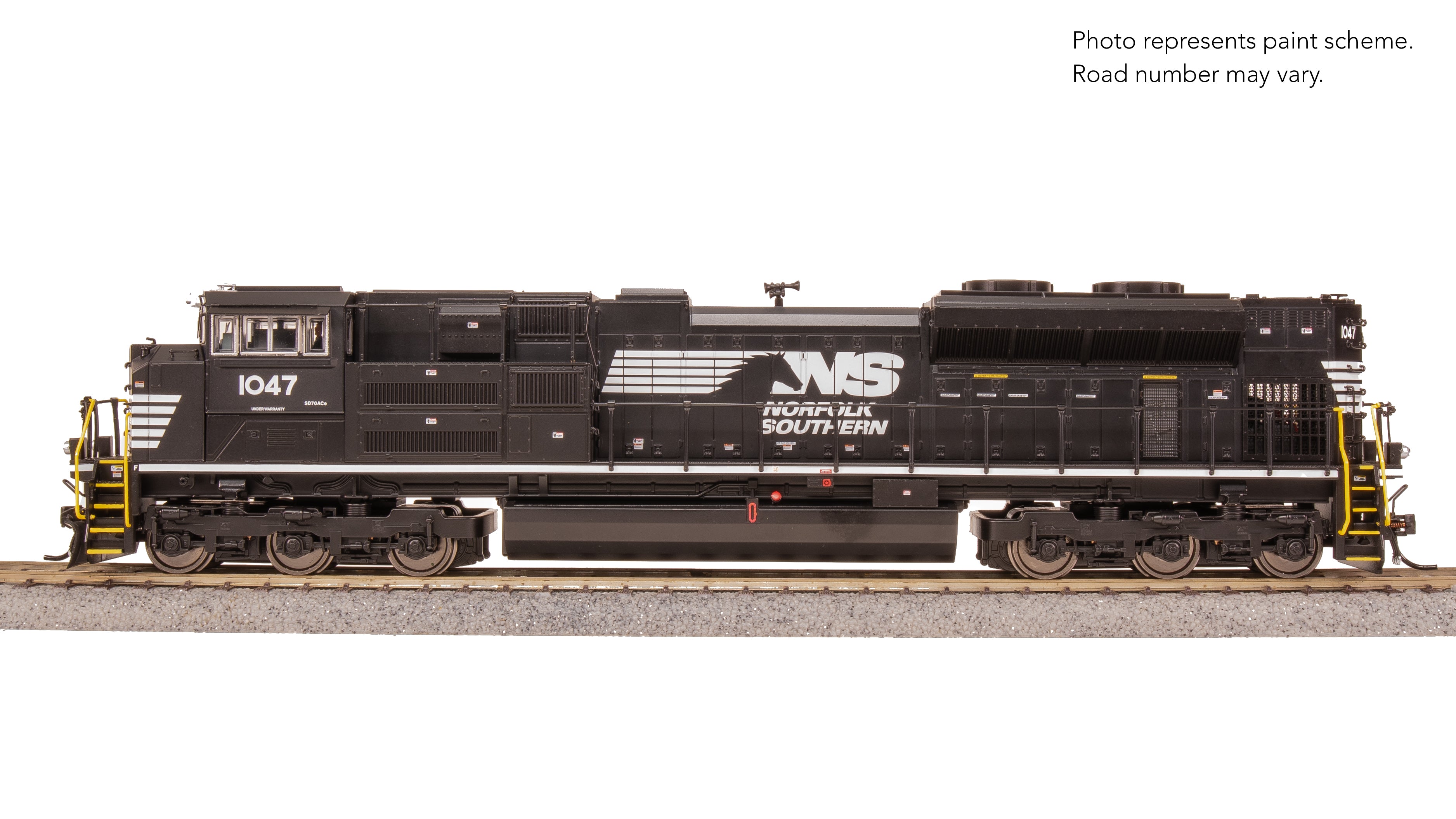 8680 EMD SD70ACe, NS 1055, Black/White, Paragon4 Sound/DC/DCC, w/ Smok