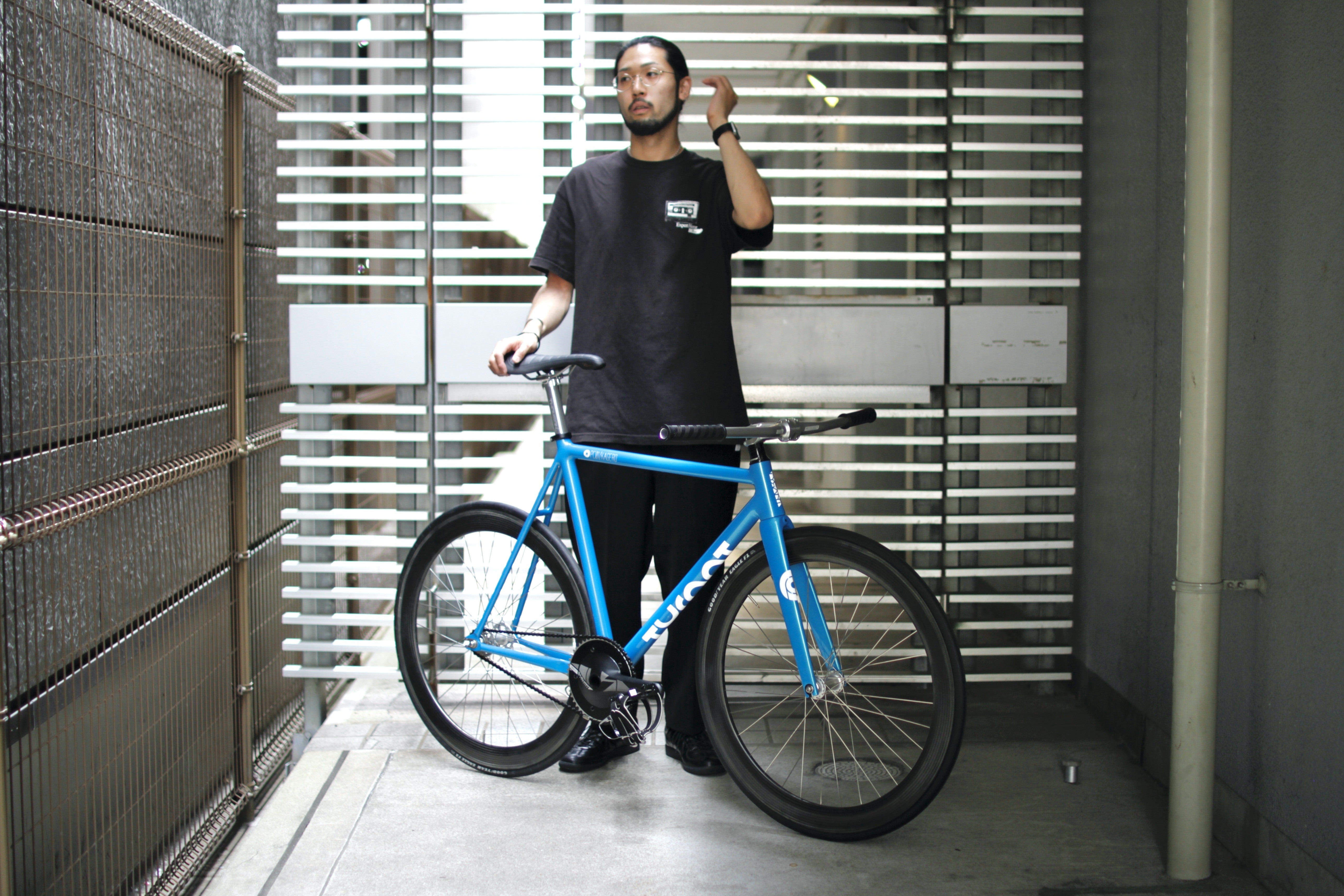 ブルーに取り入れるシルバーの雰囲気。 | ブローチャーズ - BROTURES