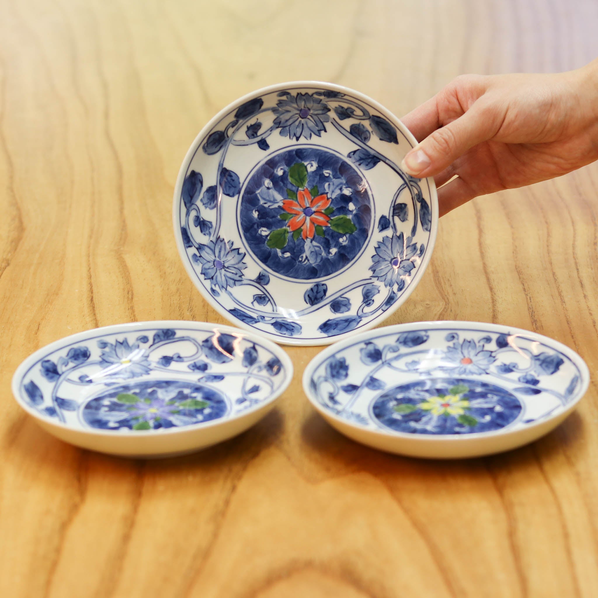 廃番】波佐見焼 皿 | 色絵花唐草 5寸皿 | 3枚セット