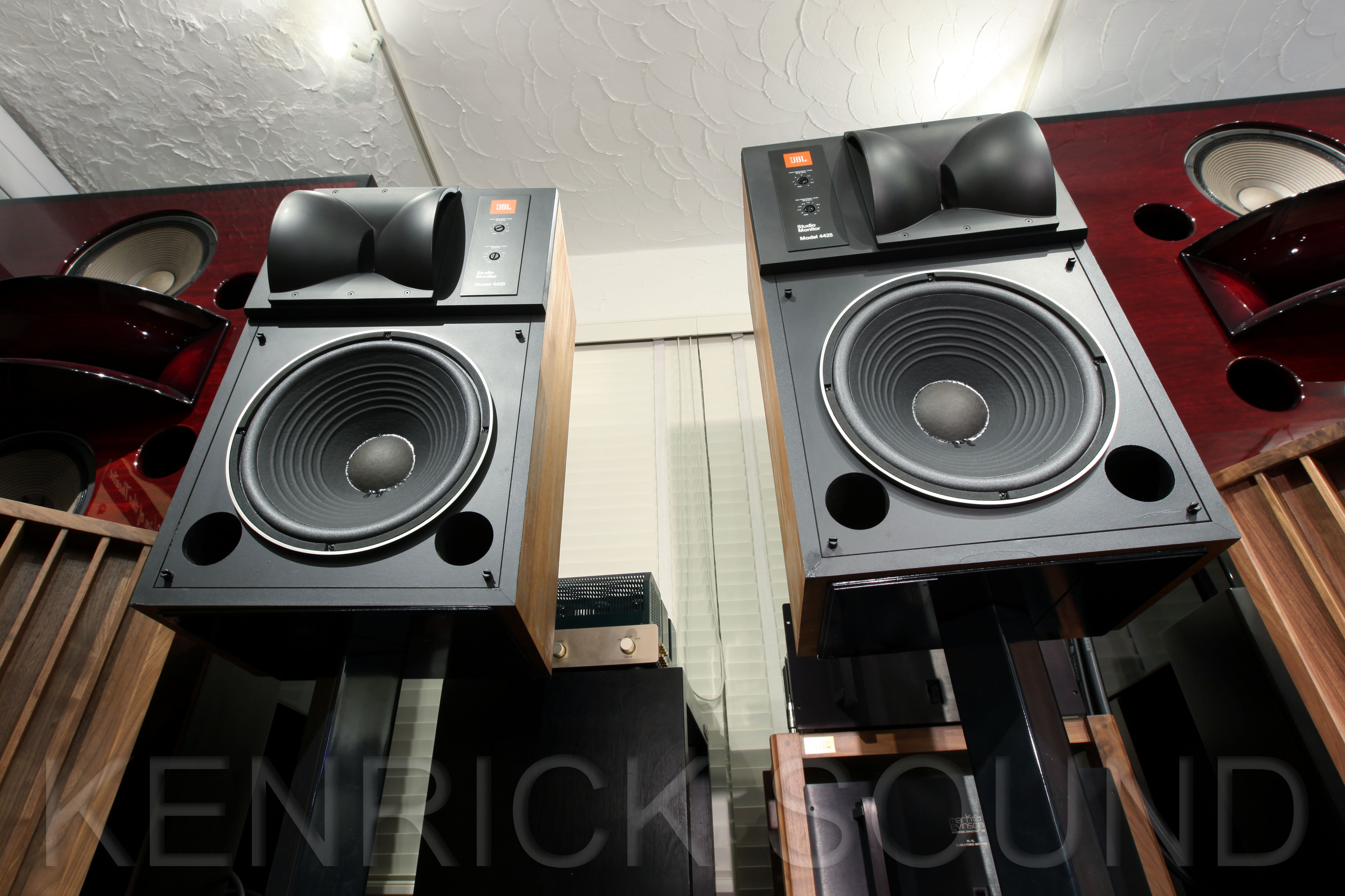 JBL 4425 バイラジアルホーン搭載2wayスピーカー入荷しました