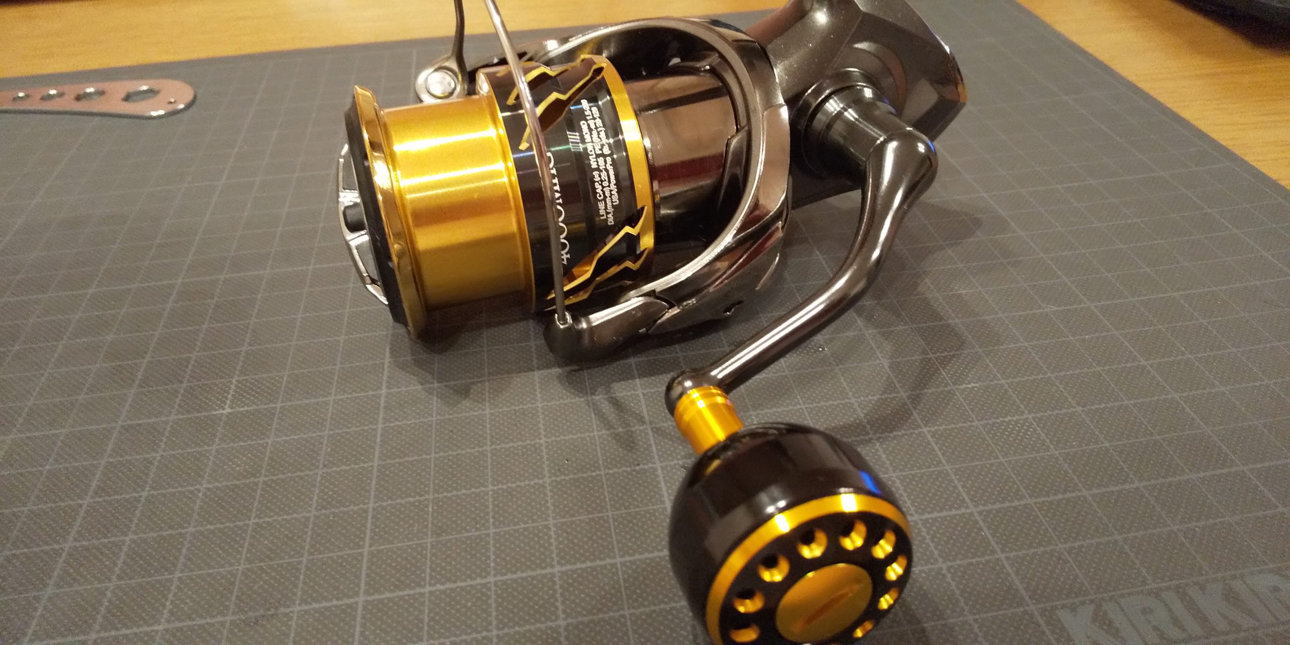 シマノ20ツインパワー4000MHGのT型ハンドルノブをラウンド型に交換をし