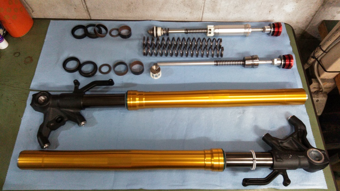 SHOWA BPF SFFフォークをOhlins製ダンパーに交換 | johnny's factory