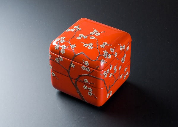 重箱– 角萬漆器