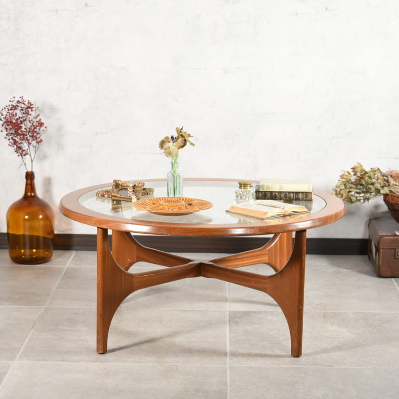 GPLAN ガラストップラウンドテーブル – 神戸アンティークウェアハウス