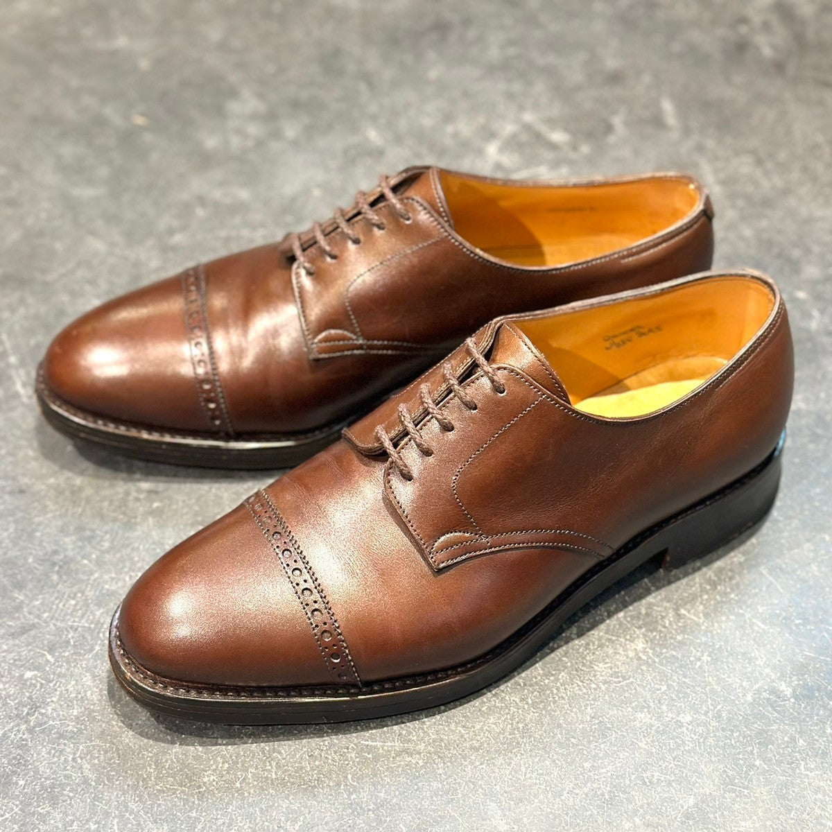 極美品【JOHN LOBB】ジョンロブ パンチドキャップトゥ ラッセル