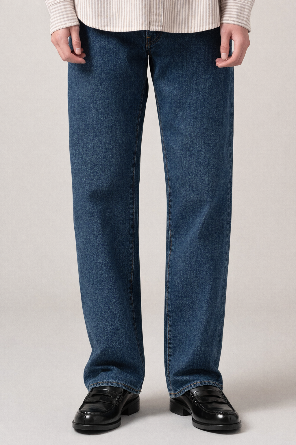 555™ リラックスストレート ジーンズ ミディアムインディゴ