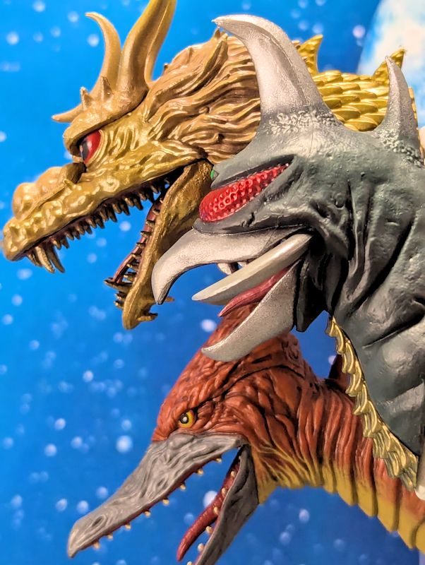 玩栗犬と、一番くじ ゴジラ×コング 新たなる帝国 モンスターヘッド