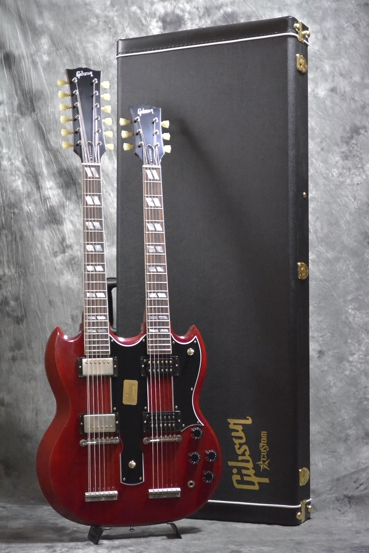 あの世界一有名なダブルネックをイメージした2016年限定モデル