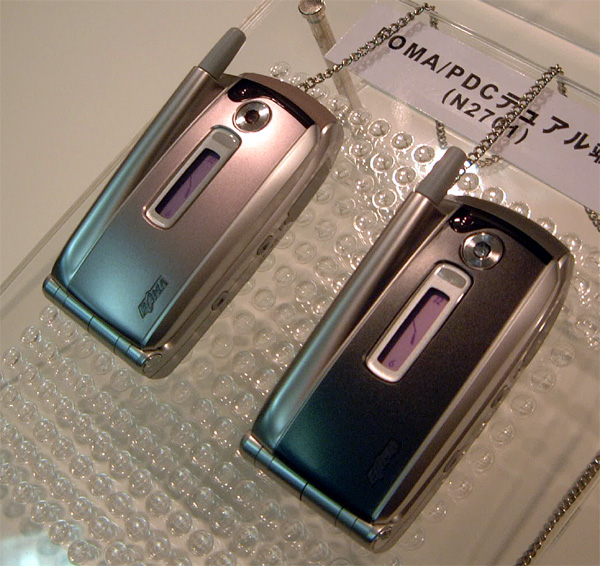Mobile：ドコモ、FOMA/PDCデュアル端末「N2701」を公開