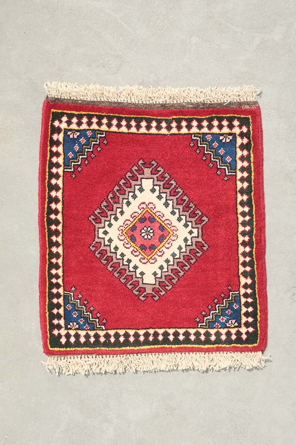 ペルシャ絨毯 ヤラメ 約44cmx 47cm｜SATHI RUGS