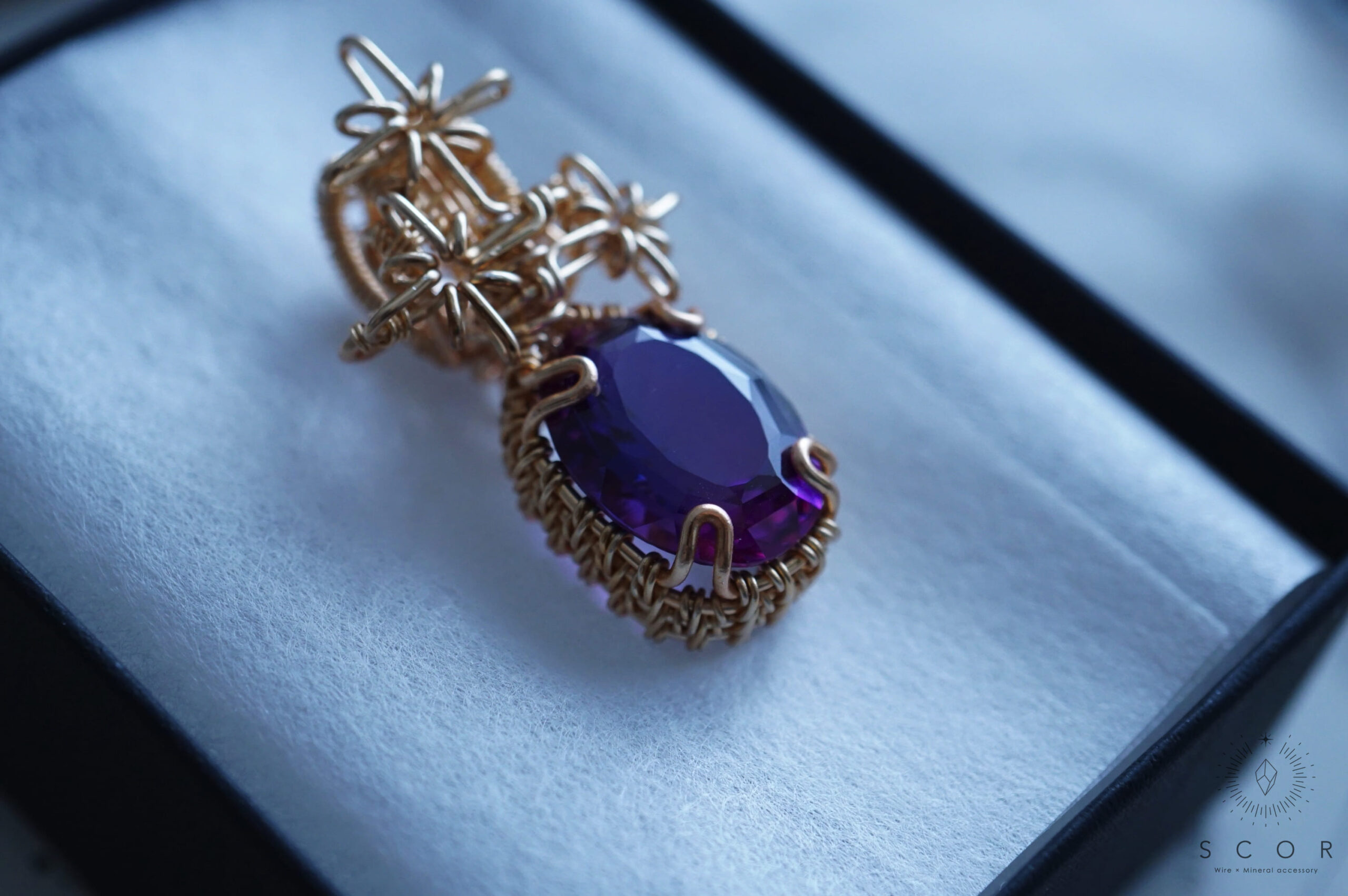 セミオーダー作例》合成バイカラーサファイア 光芒ペンダントトップ