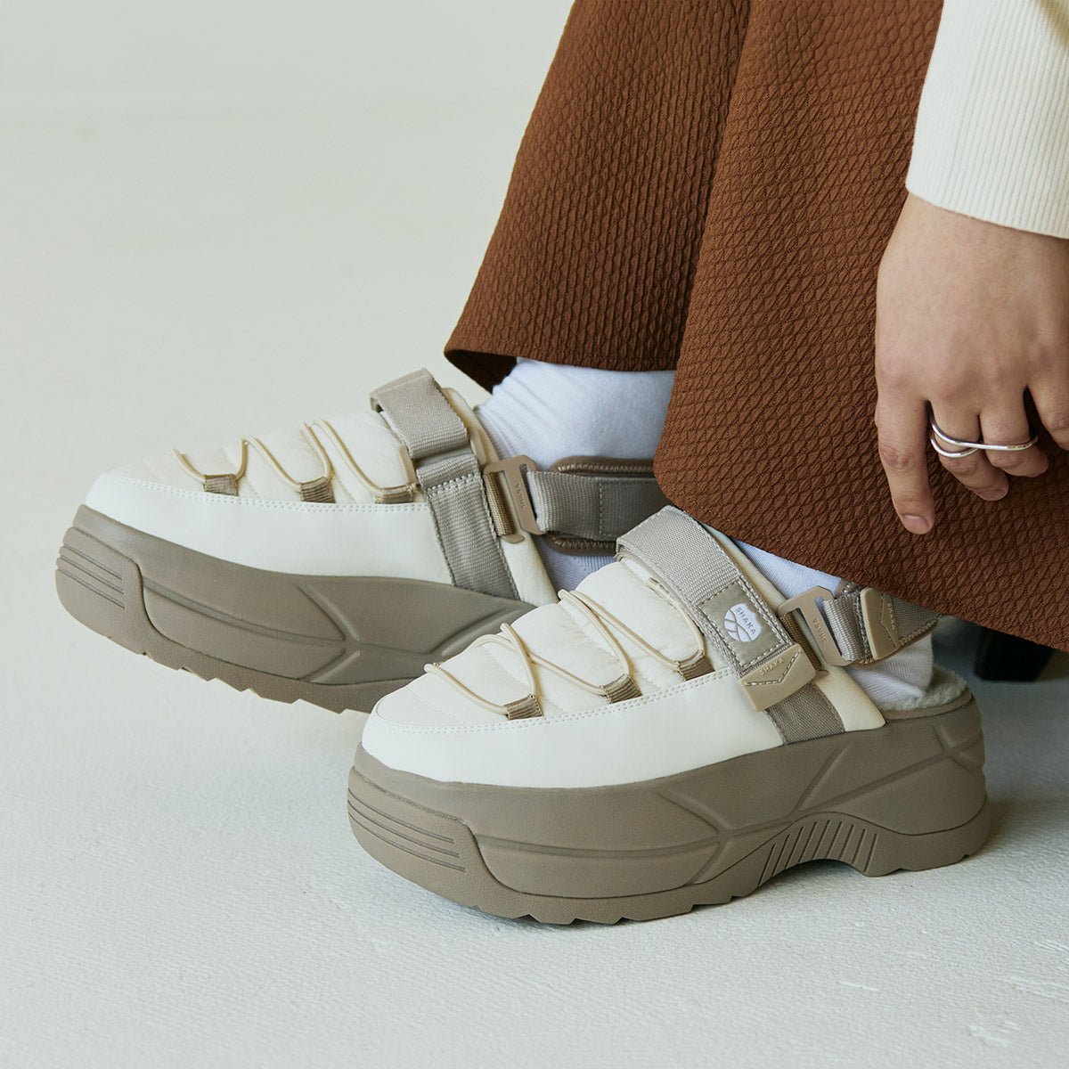 SHAKA 厚底クロッグサンダル SNUG CLOG QUILTING CHUNKY [レディース