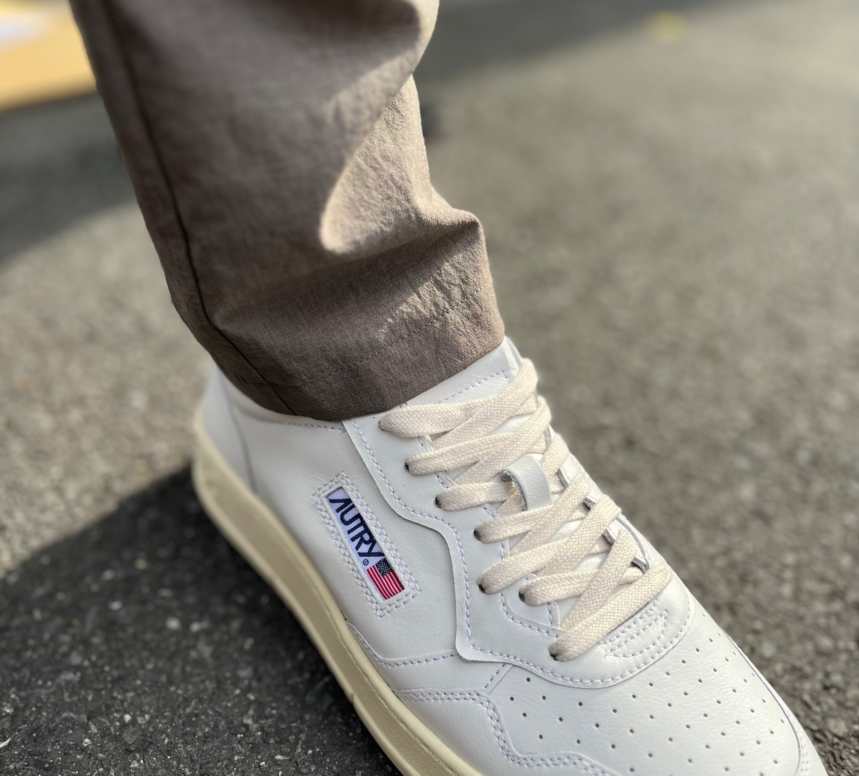 センスが問われる白スニーカーはオートリー（AUTRY）のMEDALIST LOWが