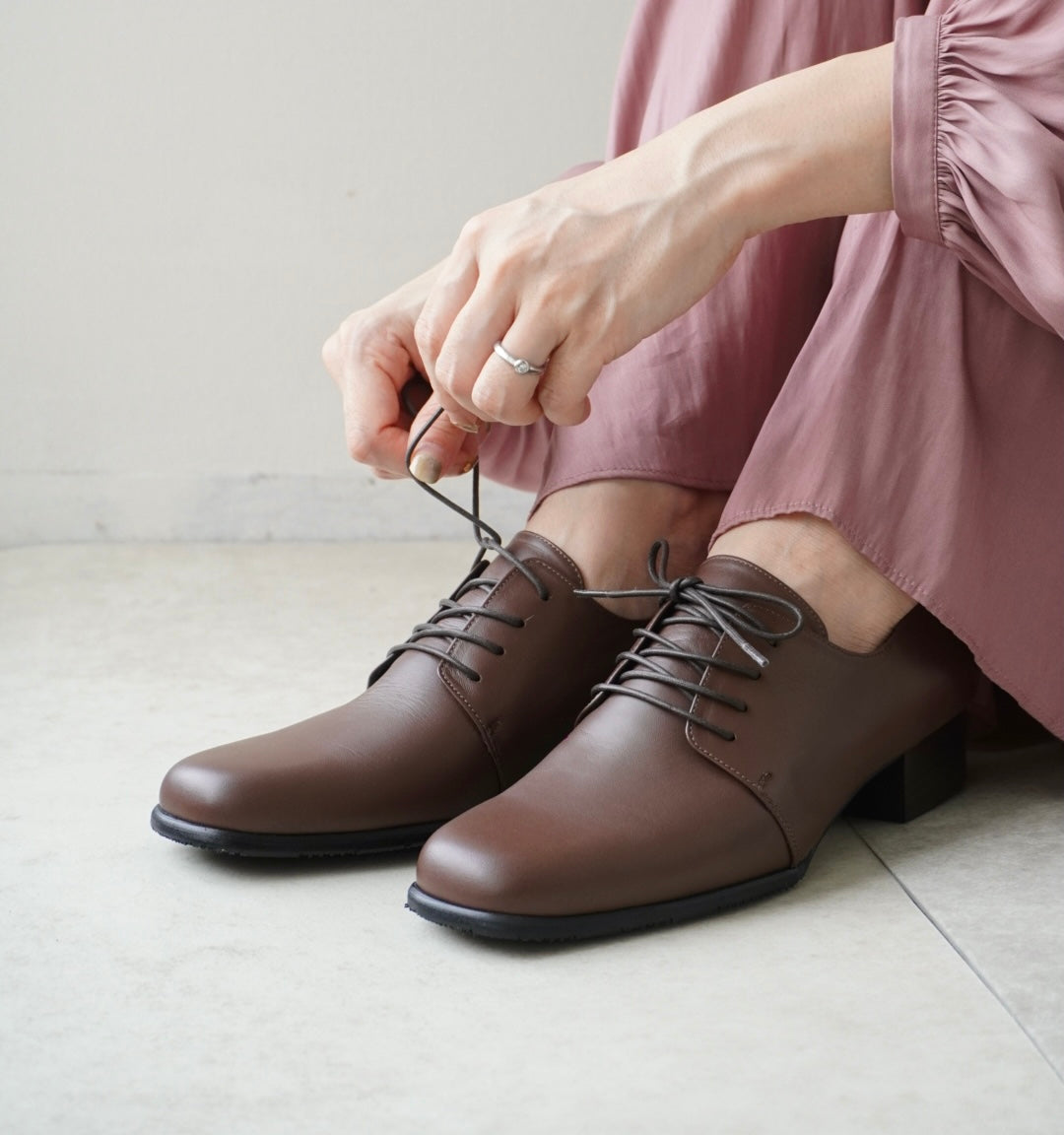 z-3584 ローヒールスクエアトゥレースアップシューズ／ブラック