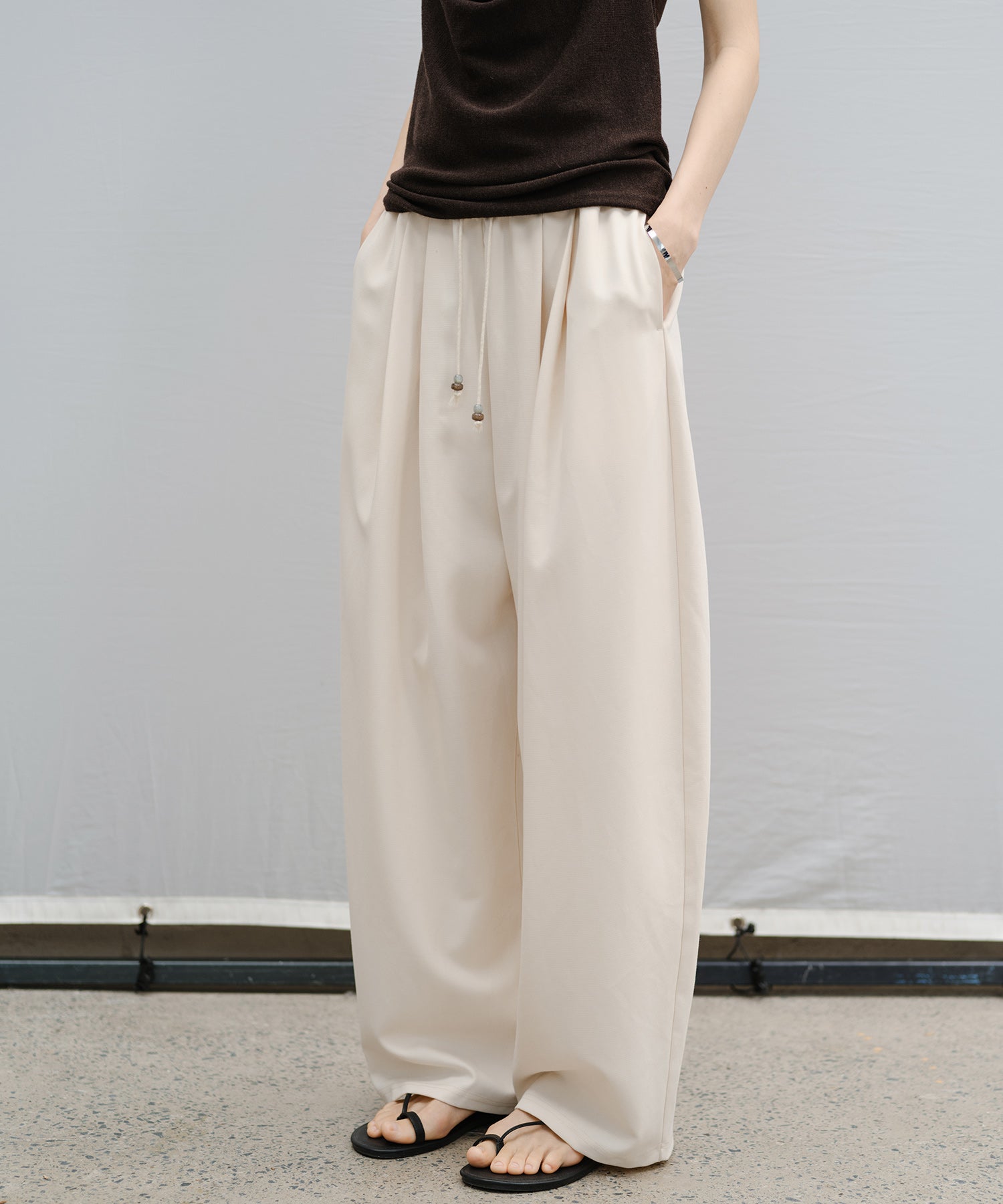 Sculpted Curve Wide Pants – Minimal Line Fit