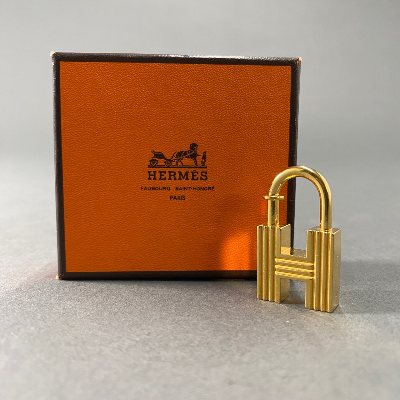 L9 希少☆HERMES エルメス カデナ アッシュ Hモチーフ H2000 新世紀の