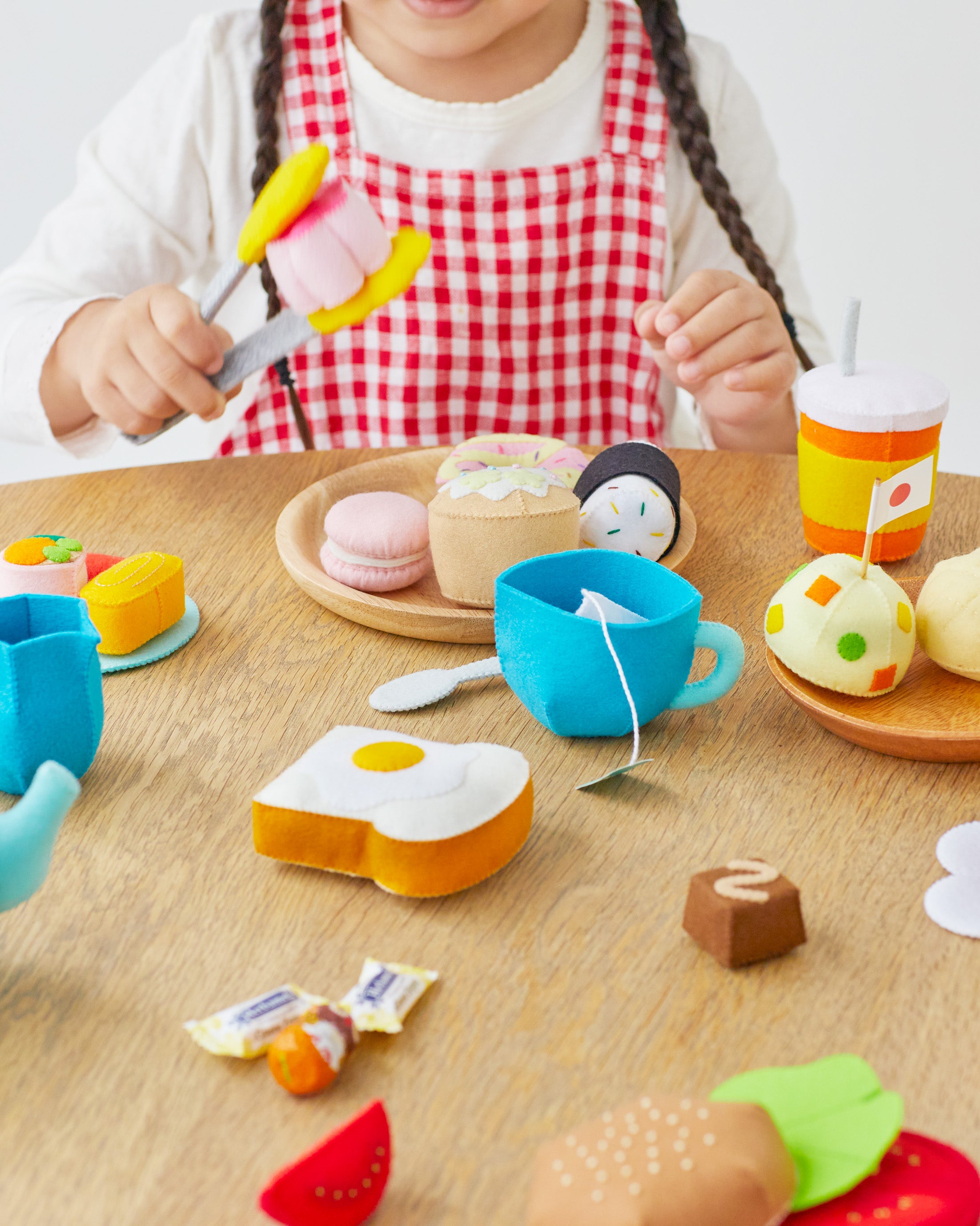 たくさんあそぼう！フェルトでつくるおままごと – vomarjeu