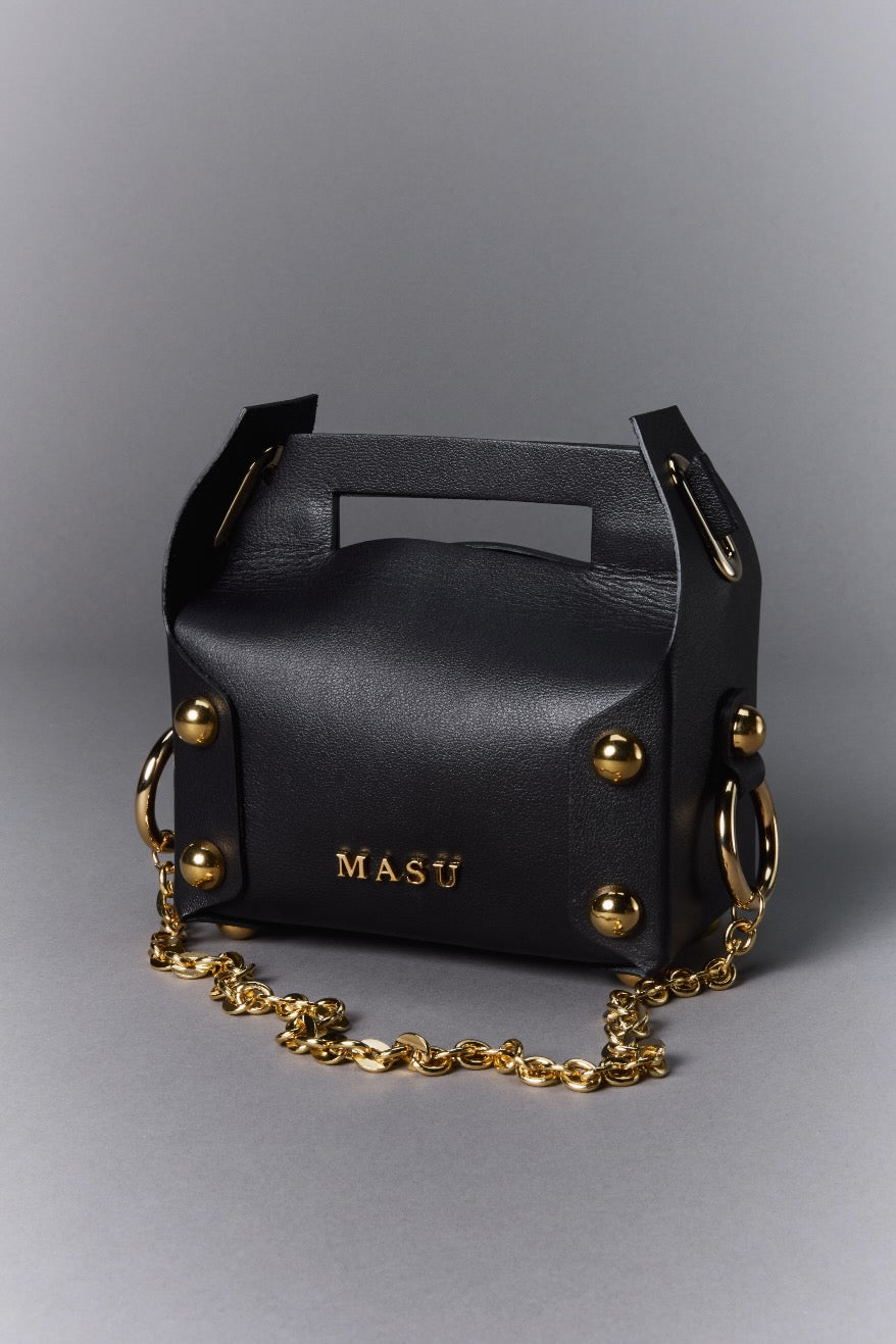 MASU(エムエーエスユー)のLEATHER CAKE BAG BLACK(バッグ)の通販