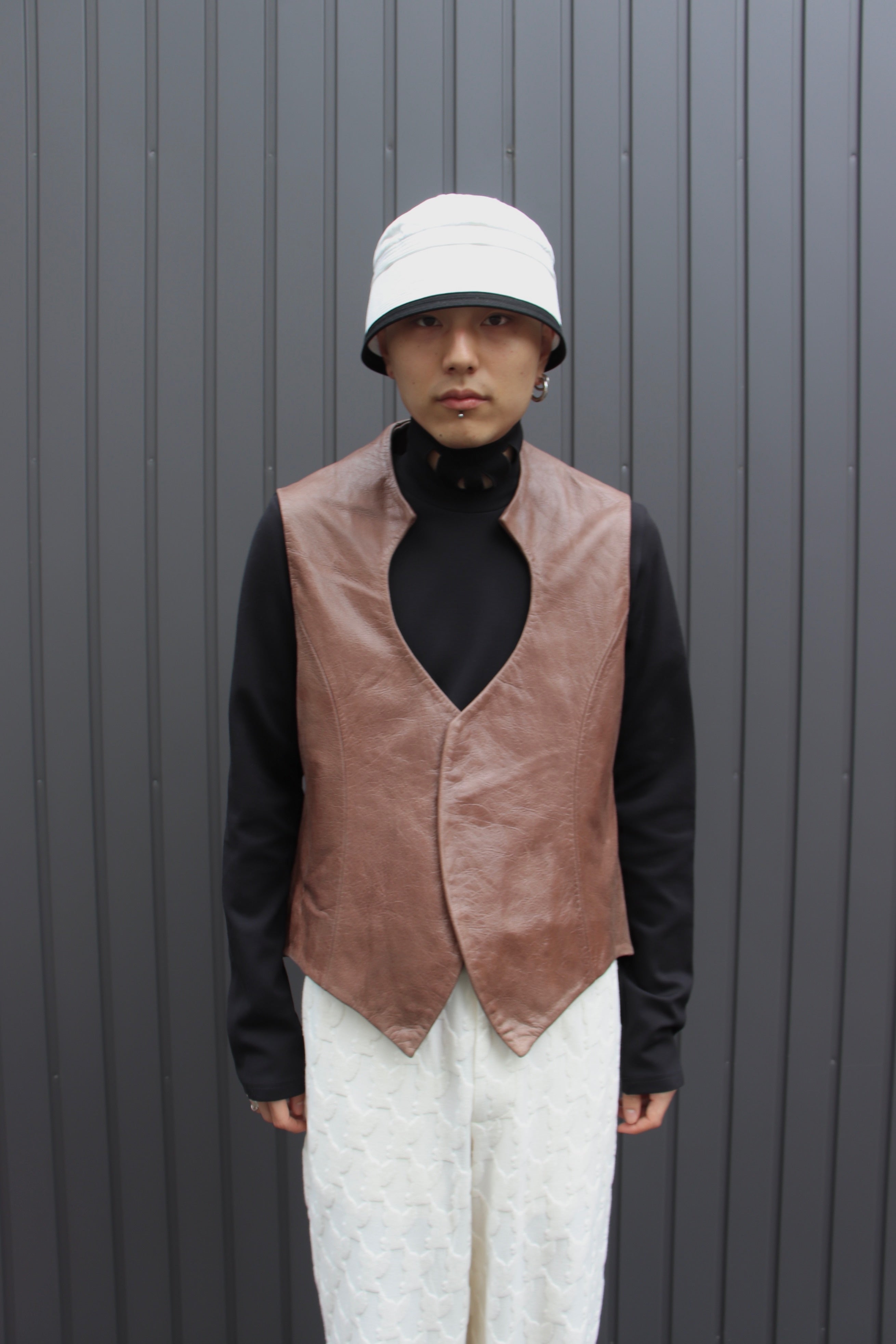 MASU(エムエーエスユー)のBAT LEATHER VEST BROWNの通販｜PALETTE art