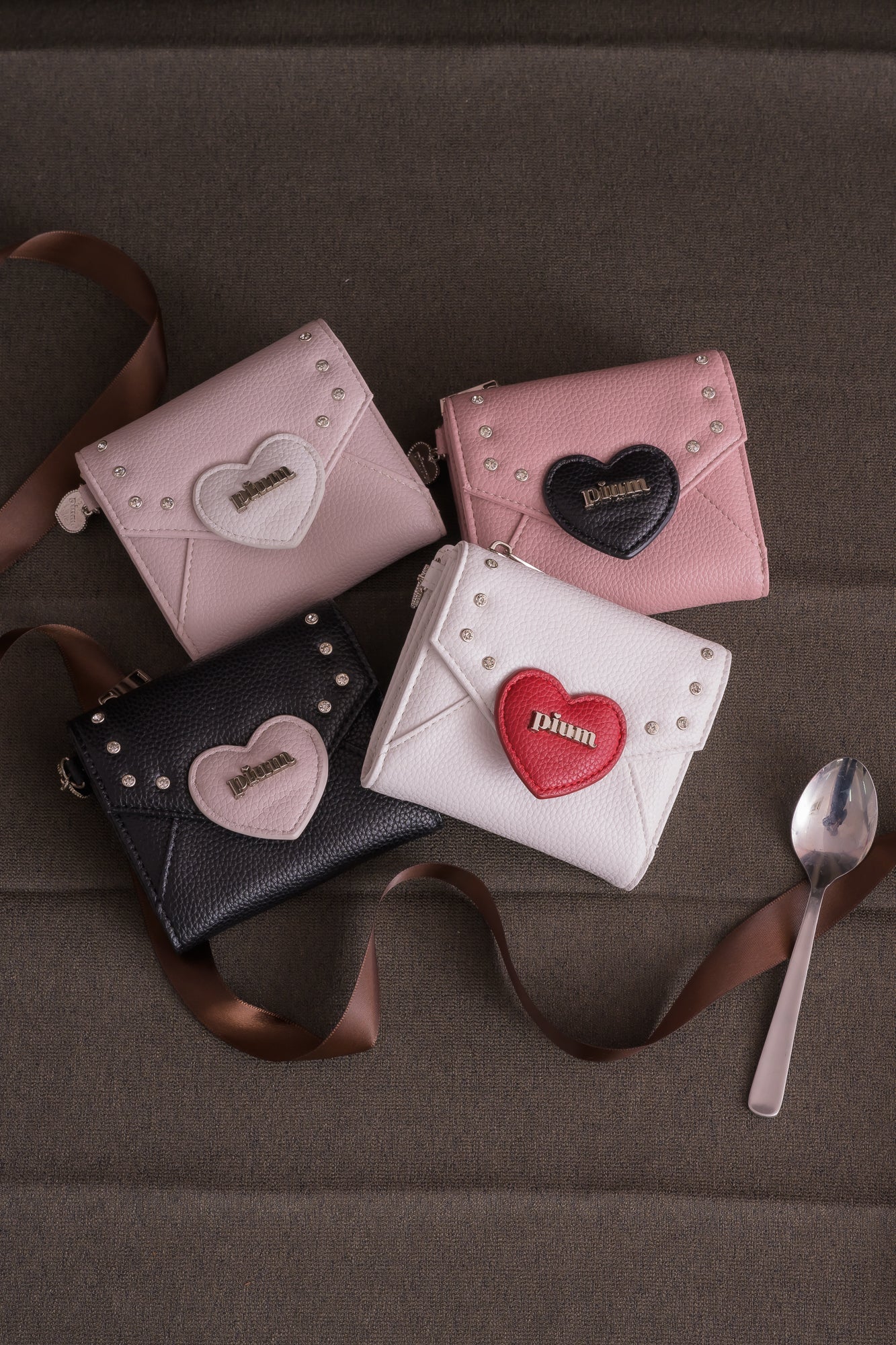 ラブレタースタッズウォレット – pium