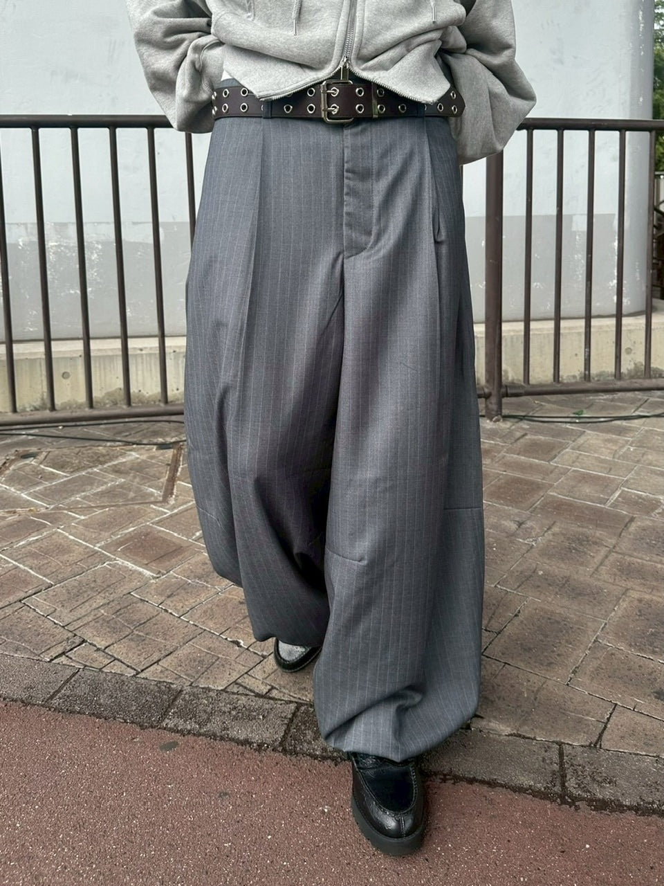 受注制【Chikashitsu +】draw cord stripe wide slacks