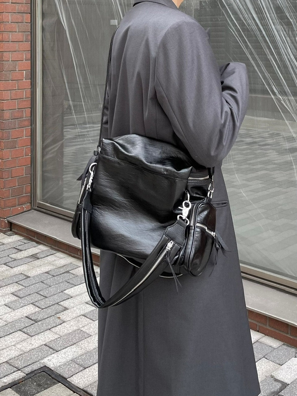 受注制【Chikashitsu +】zip design leather shoulder bag – PRESSING