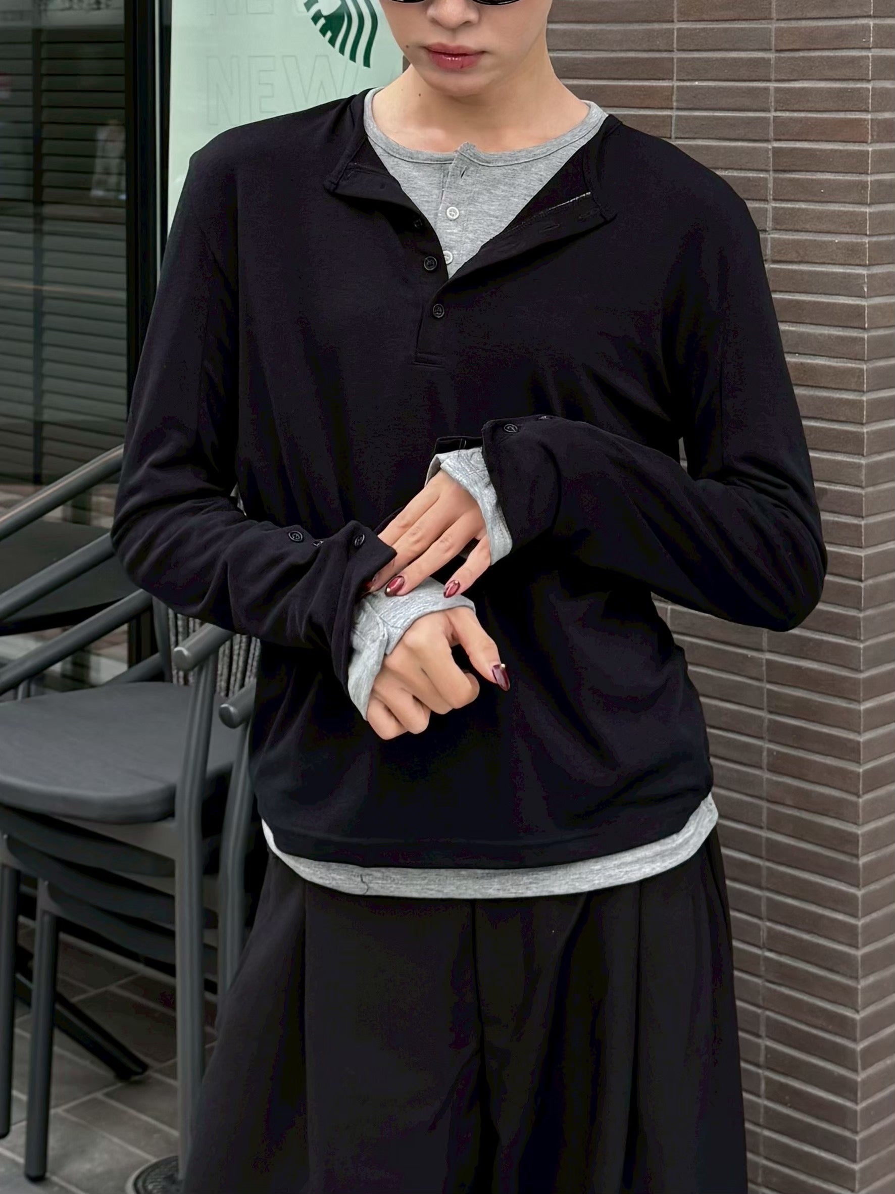 受注制【Chikashitsu +】sleeve button henry neck long sleeve tee