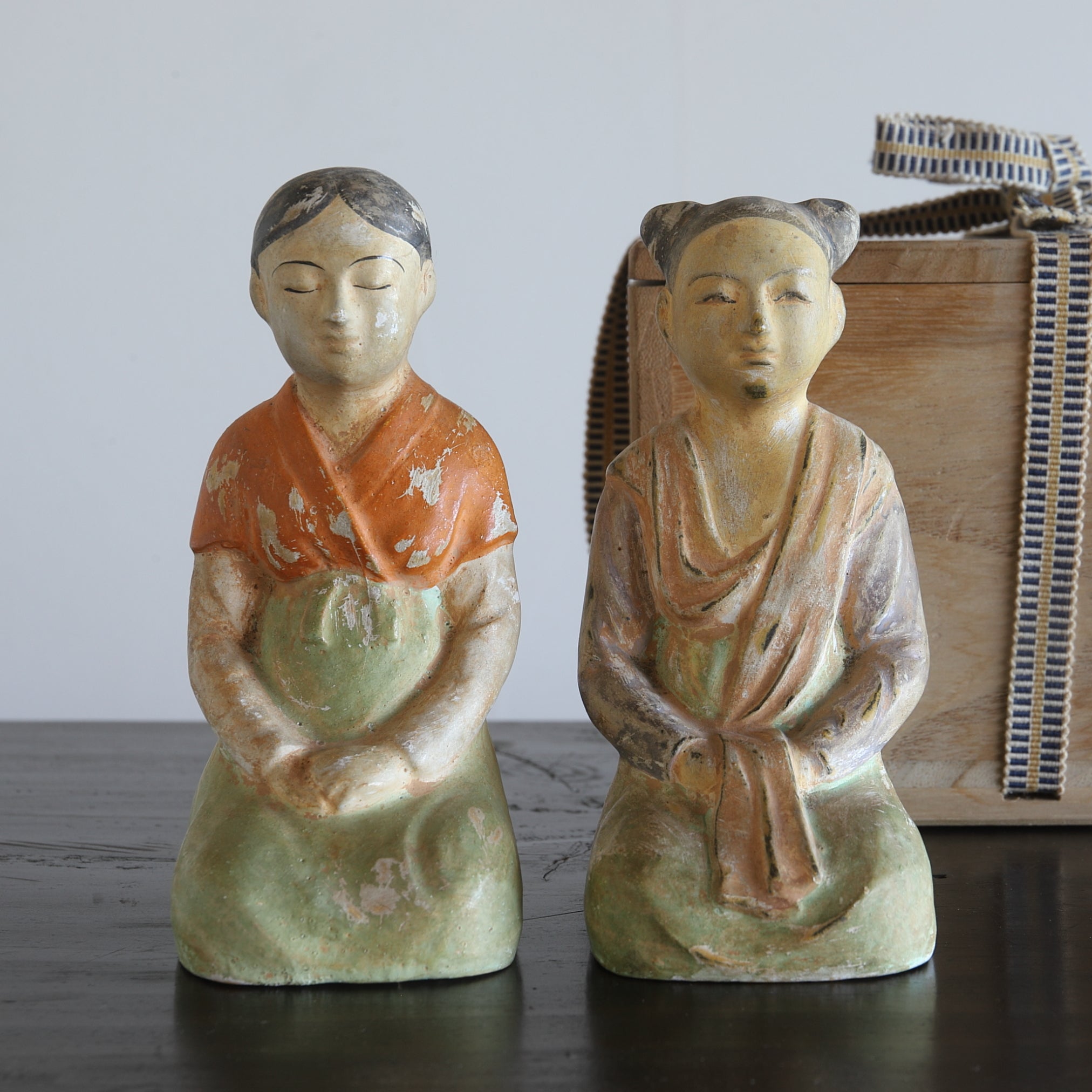 李朝 婦人像 一対（1392–1897 CE） | 入蘆花（ロカニイル）