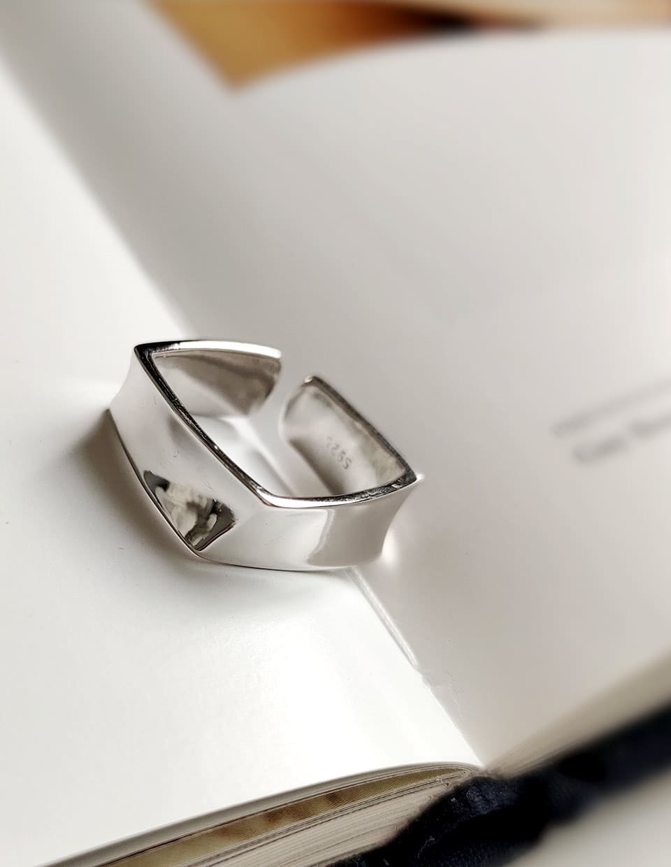 ブロックスクエアリング シルバー925 – 金属アレルギー対応の
