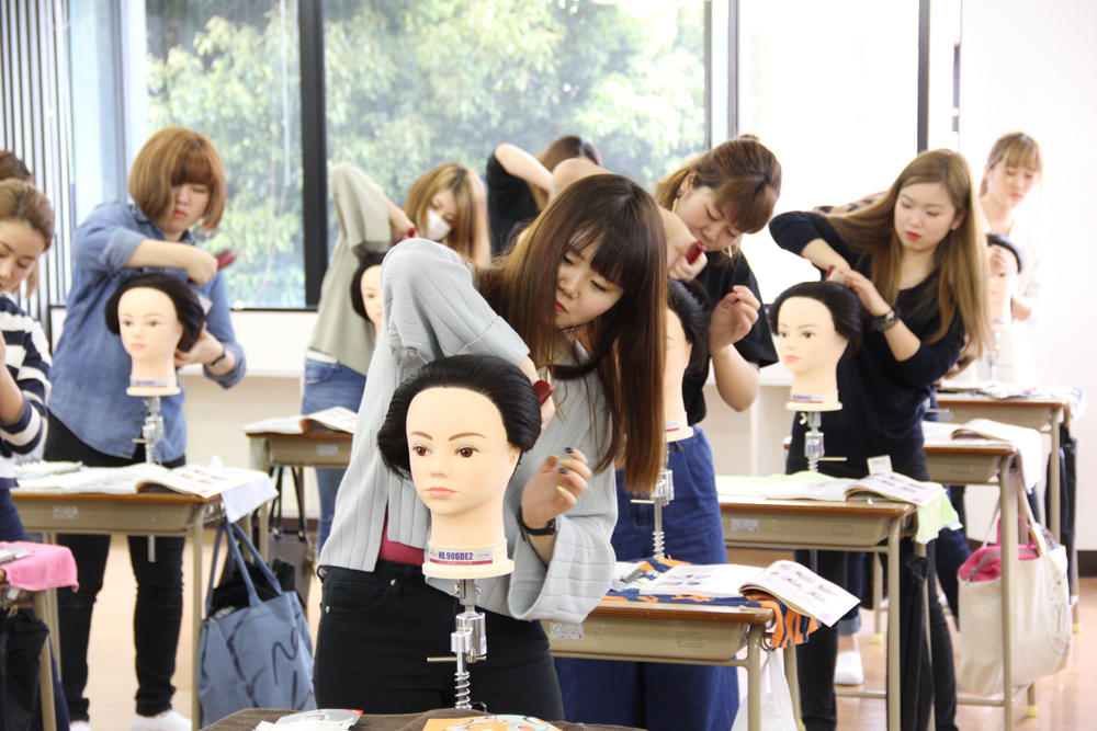 初めての実技授業！ / 九美ブログ | 九州美容専門学校