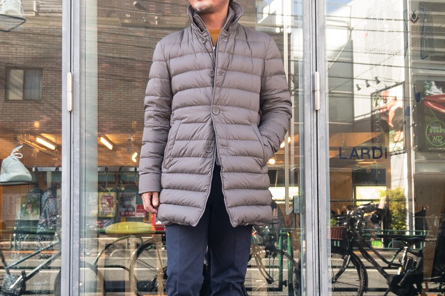 HERNOらしい非常にバランスの取れたエレガントなダウンコート